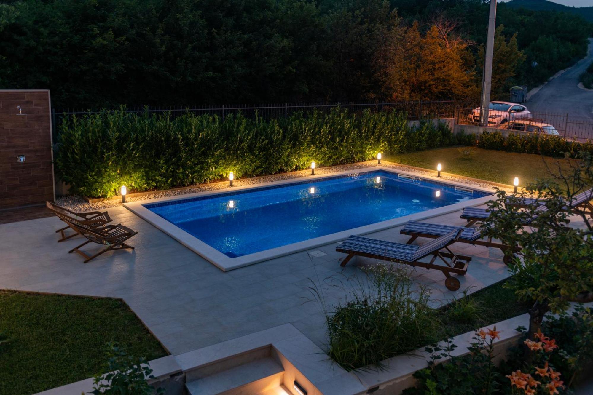 Villa Latica Dicmo Exterior photo
